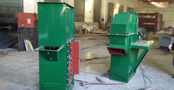 糧食小（xiǎo）型鬥（dòu）式提升機