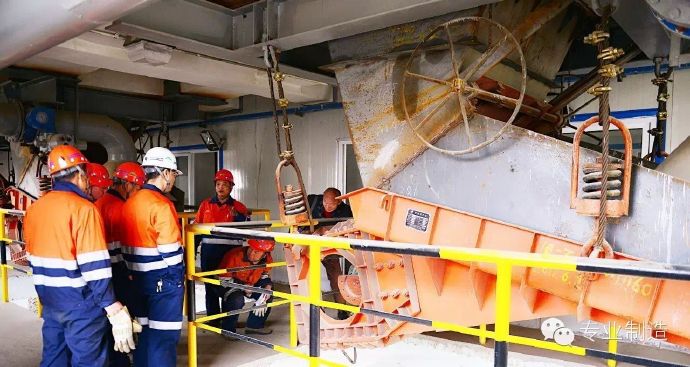 雙質體（tǐ）振動給料機使用現場