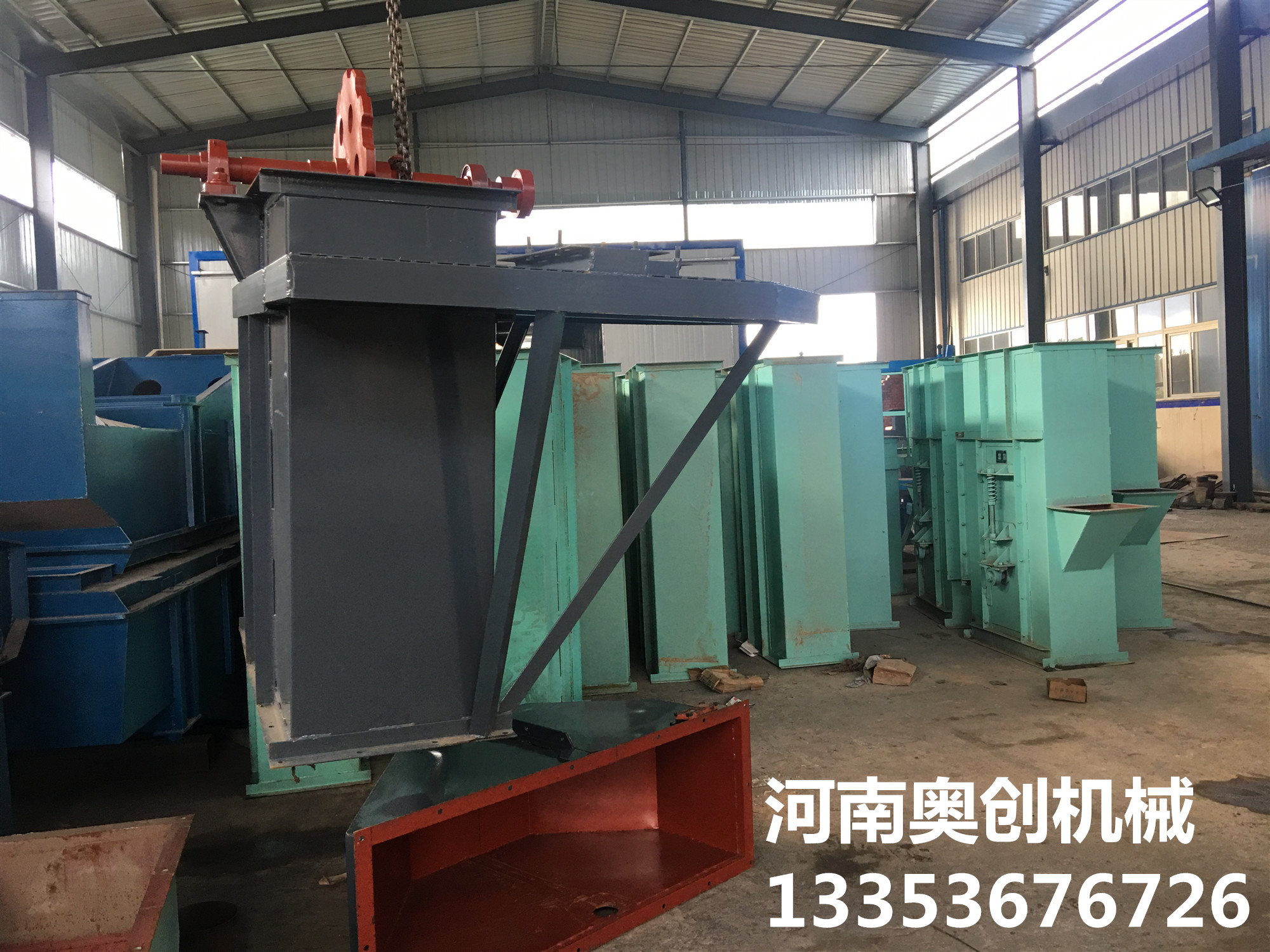 NE板鏈鬥式提升機裝車發貨（huò）