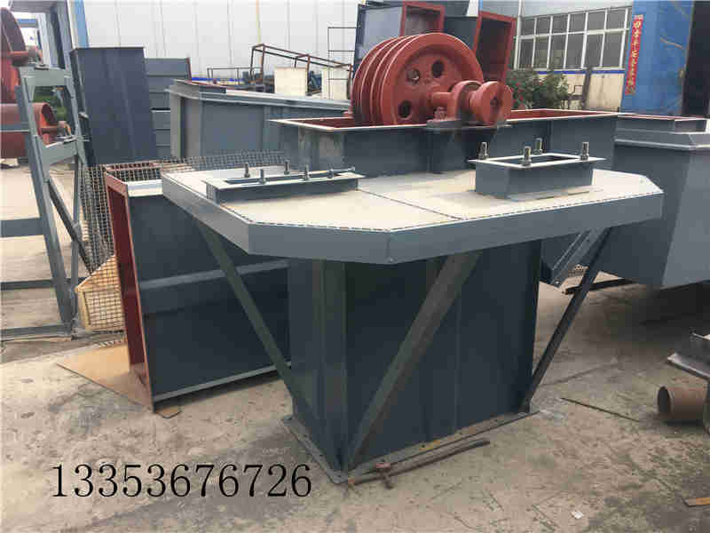 部應有防止偏TH型鬥提機的安裝要求移的中間支撐裝置