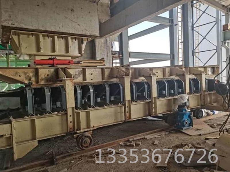 重（chóng）型（xíng）帶式給礦（kuàng）機