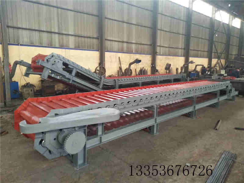 破碎後（hòu）的礦石塊料鏈板式喂料機