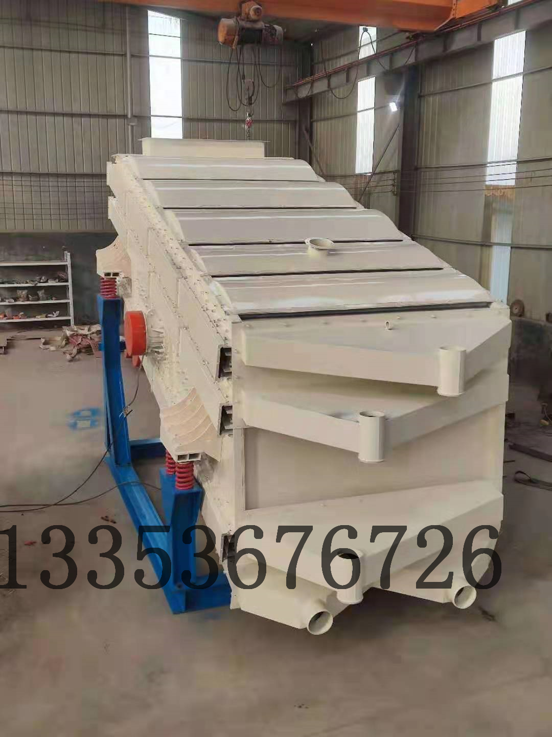 三層石英粉末震（zhèn）動弛張（zhāng）篩的設備真（zhēn）機照片