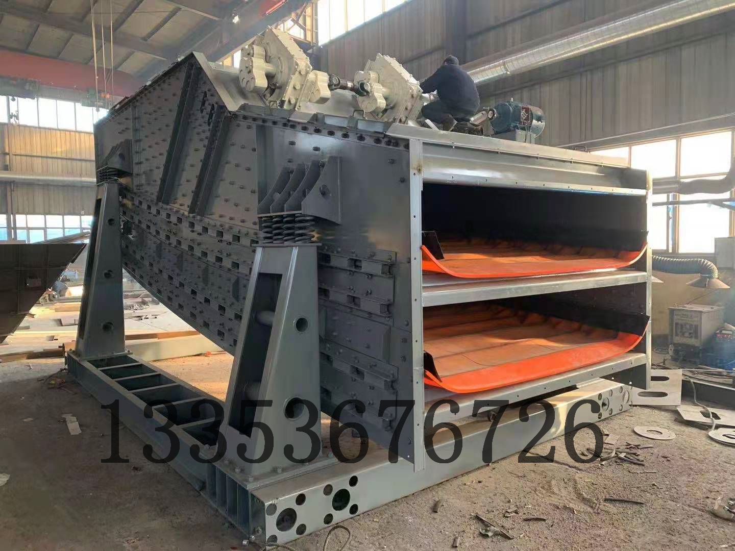 香蕉（jiāo）型雙層煤礦專用弛張篩分機