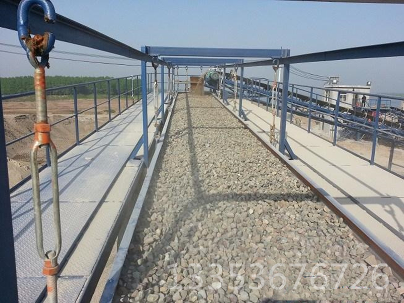 多規格吊掛式平麵往複篩5 多規格吊掛式平麵(miàn)往(wǎng)複篩5