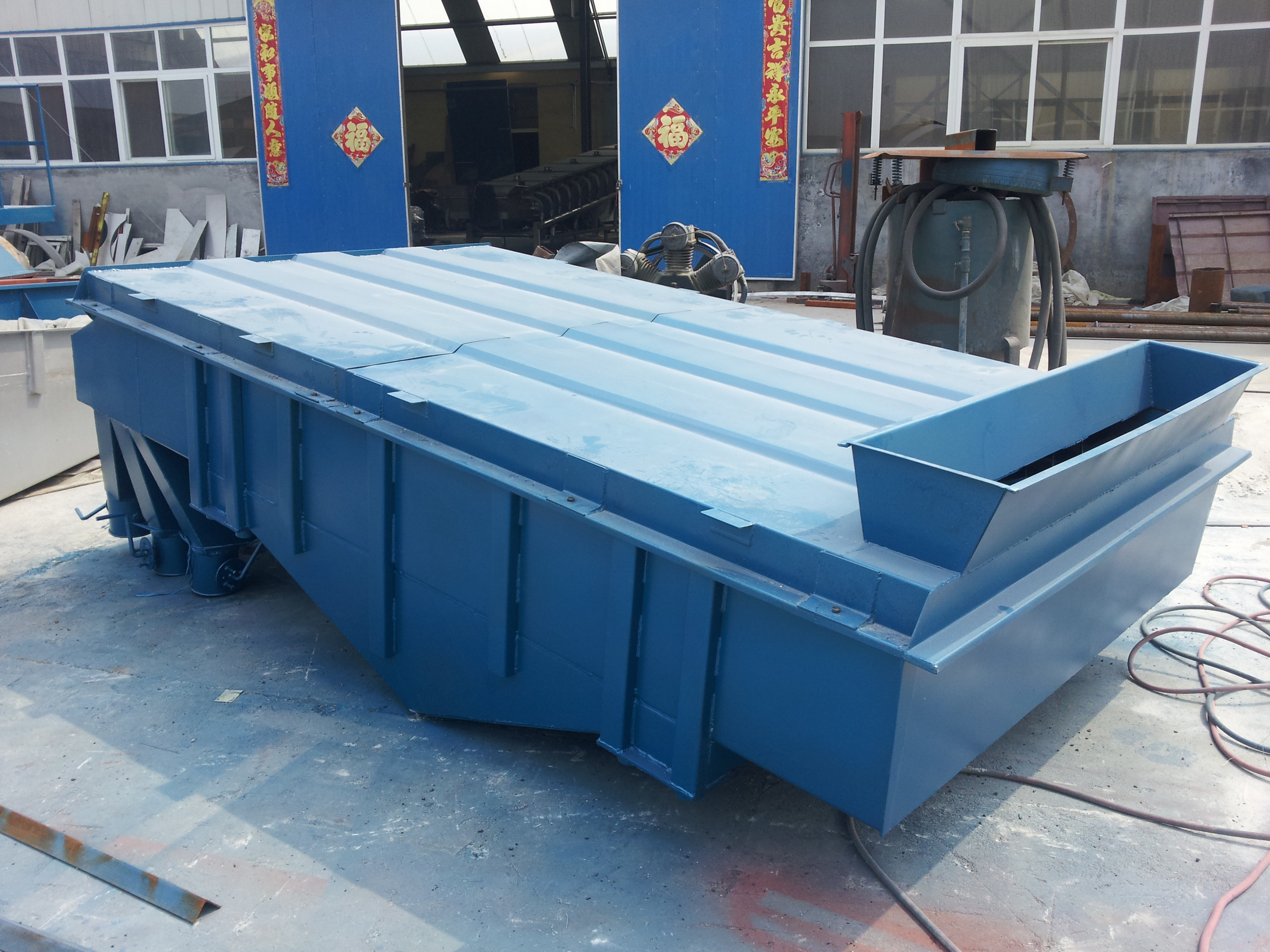 礦用直線振（zhèn）動篩（shāi）怎麽運輸