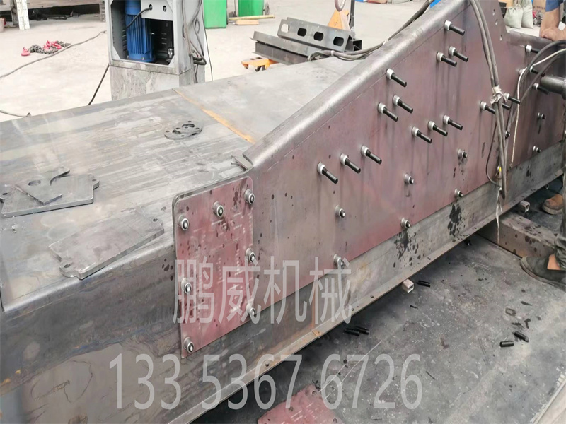 振動篩主體裝配拚接1