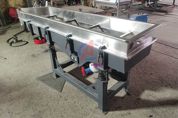 土(tǔ)豆使用直線篩進(jìn)行分級