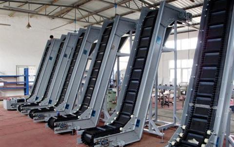 大傾角皮（pí）帶輸送機