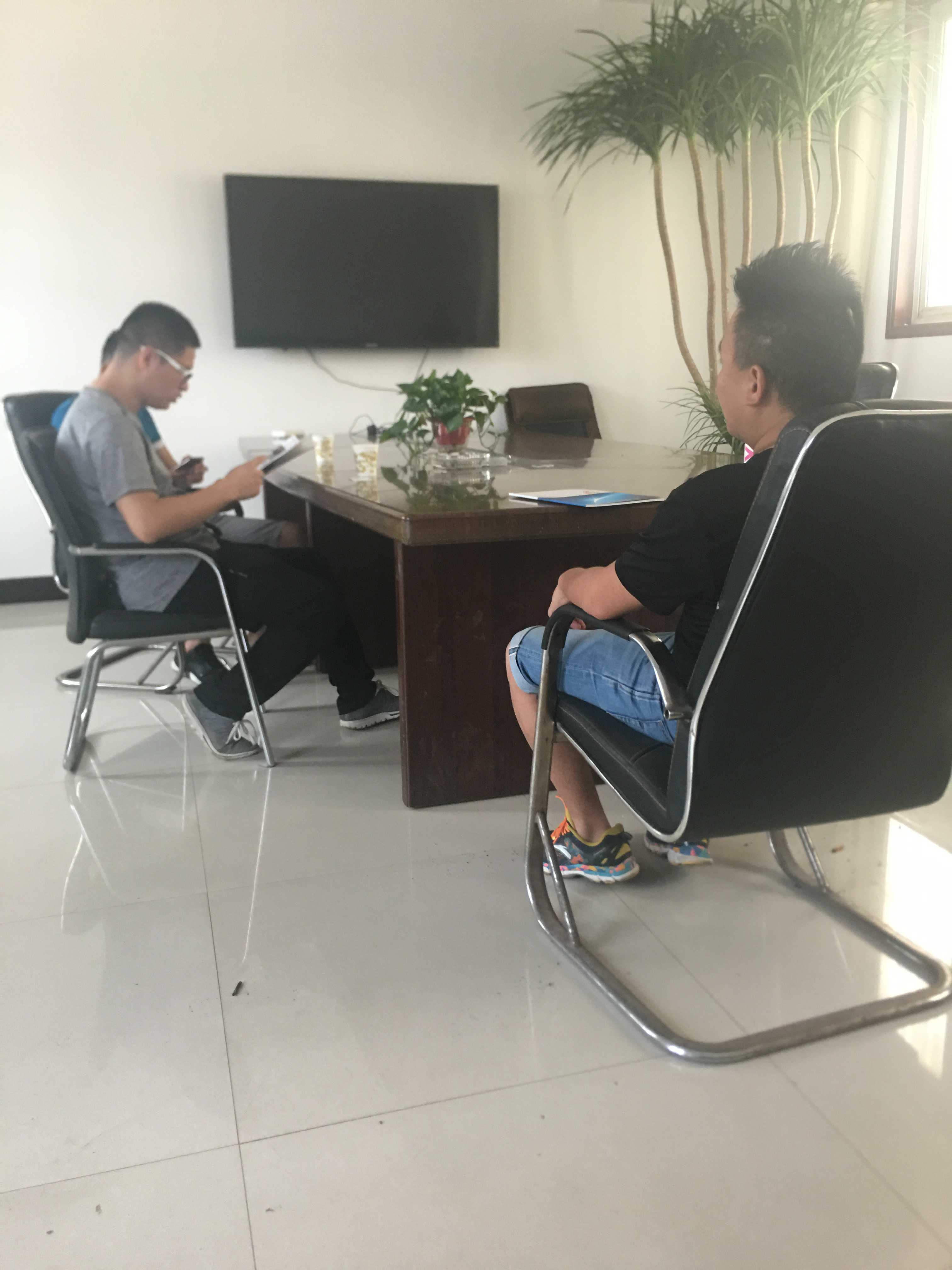 會議室接待客戶洽談（tán）