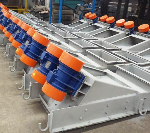 振（zhèn）動給料機生產廠家多台展（zhǎn）示