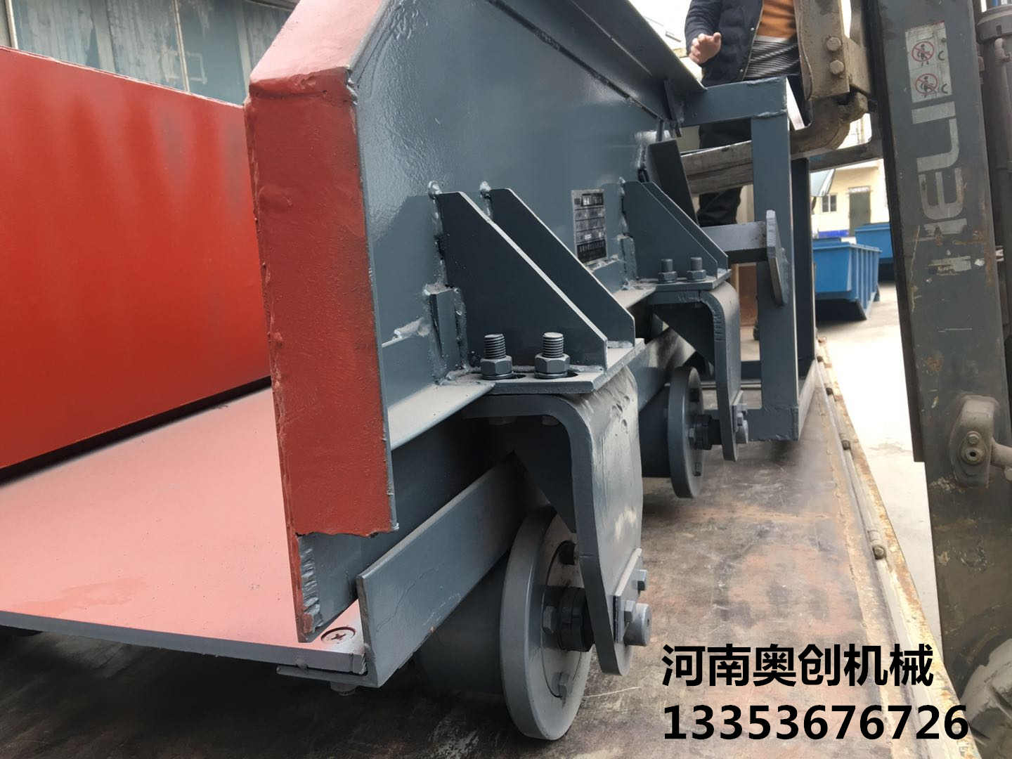 往(wǎng)複式(shì)給料機傳動原理1 往複式給料機(jī)傳動原理1