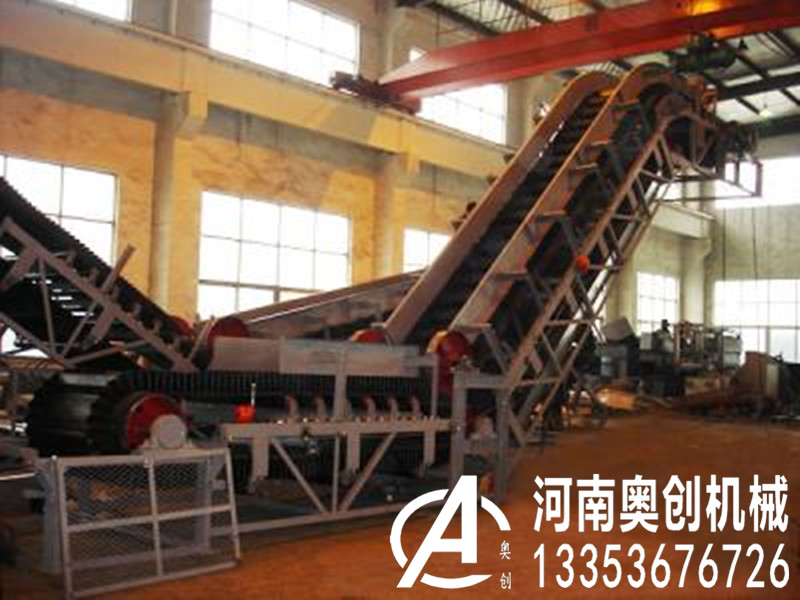 大（dà）傾角擋邊皮帶機展示