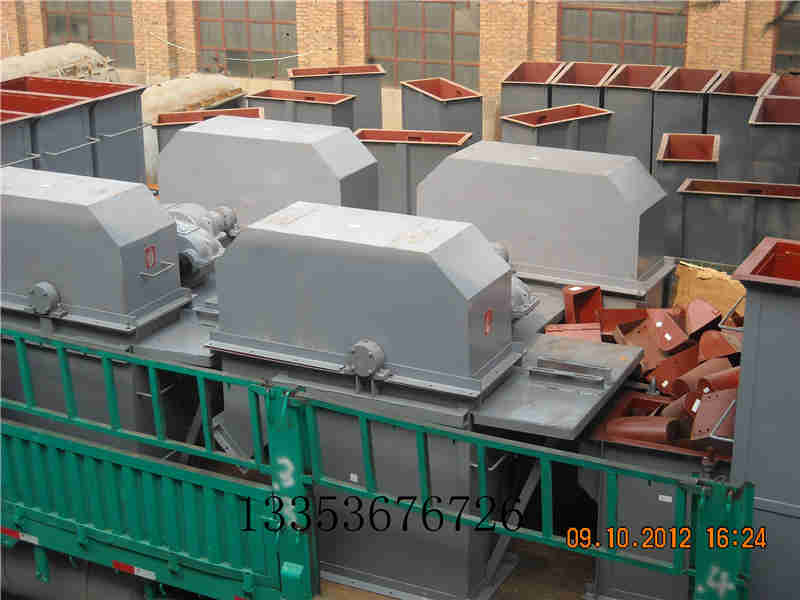 4台鬥式（shì）提升機機（jī）頭裝車