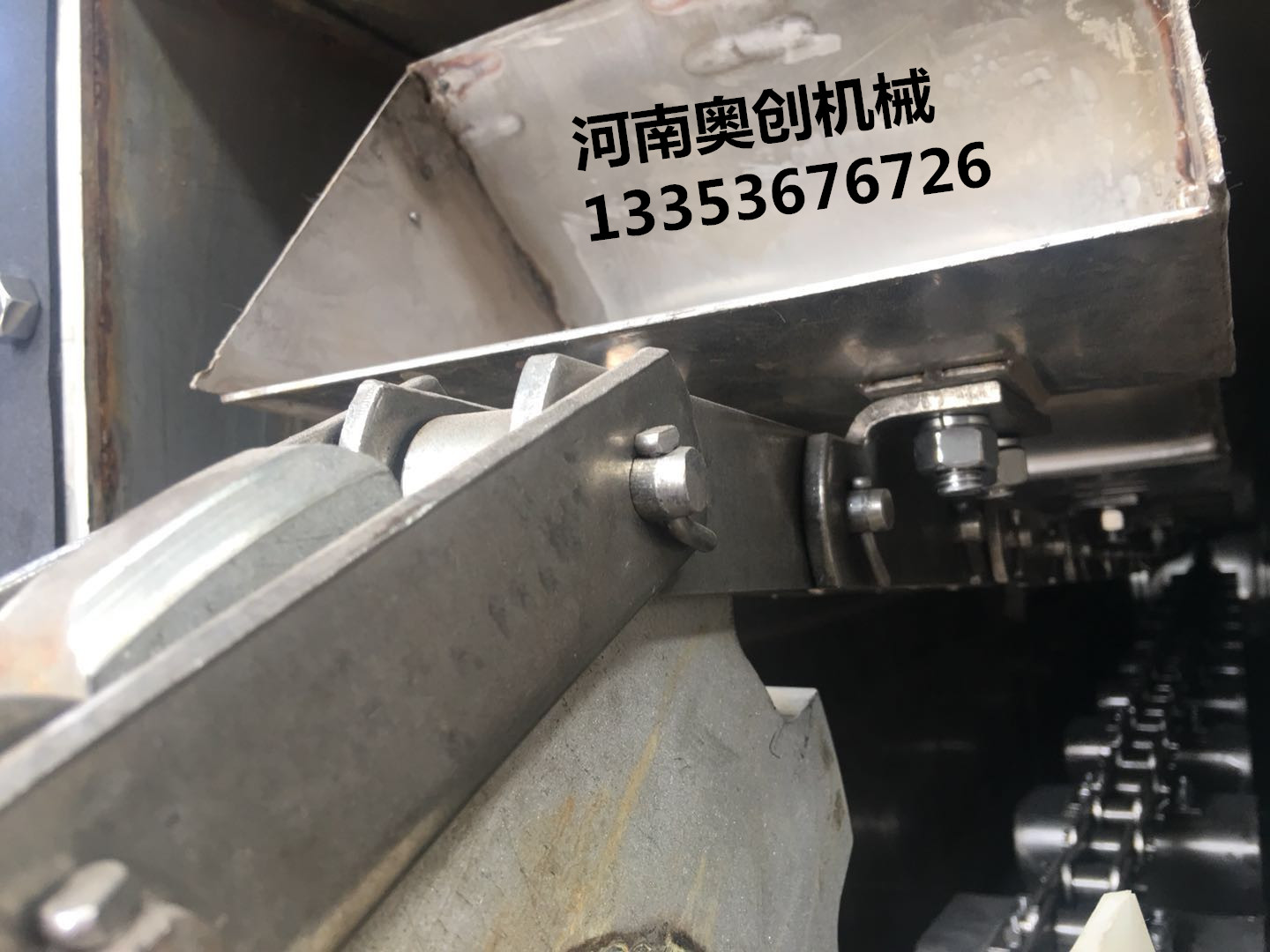 不鏽鋼板鏈鬥式提升機展示2