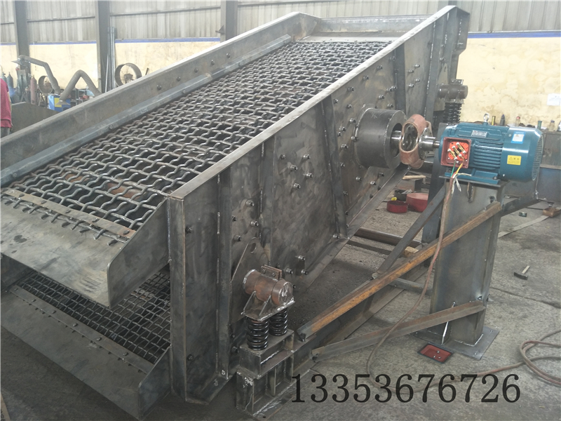 石料振（zhèn）動篩分機喂料不（bú）勻稱（chēng）會造成哪些原因？