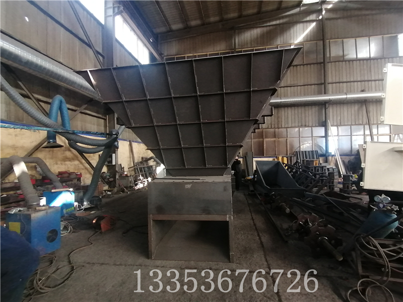礦石整車卸料重型（xíng）高強度板式喂料（liào）機帶配套料倉